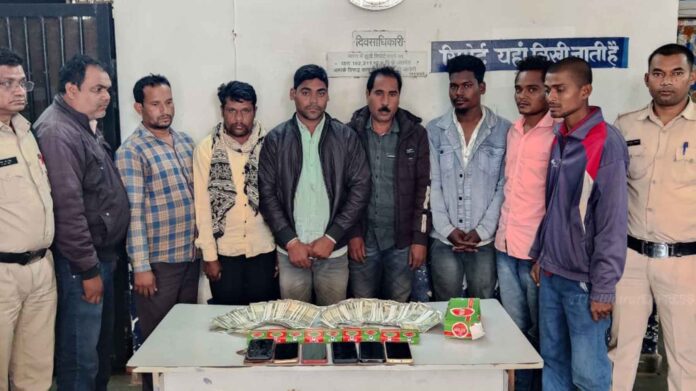 8 gamblers arrested in Raipur